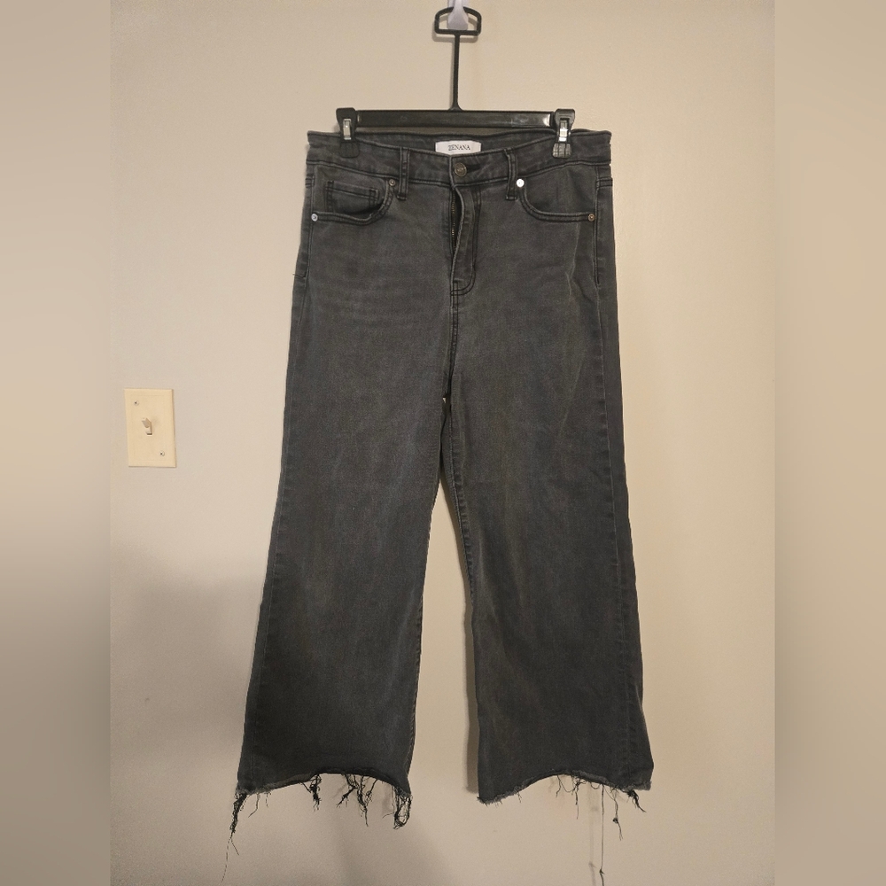 Womens Zenana Outfitters Charcoal/black Flare Jeans With Raw Hem Size Large